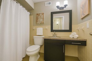 Shower, hair dryer, towels, soap - Spring Special | 2BR Near Galleria (Houston)