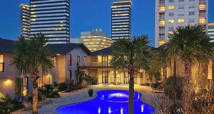 Galleria Area | Walkable 2BR/2BA | Holiday Special