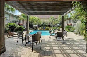 Outdoor dining - Spring Special | 2BR Near Galleria (Houston)