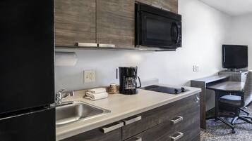 Full-sized fridge, microwave, stovetop, coffee/tea maker