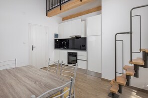 Dining - Beautiful Apartment in Villa Vuka in Omišalj (Omisalj)