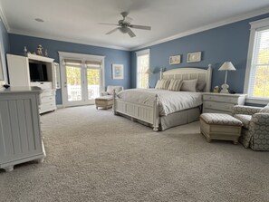 5 bedrooms, in-room safe, iron/ironing board, travel crib - Stunning, Family sized, fully furnished home with pool at Spinnaker's Reach. (Emerald Isle)