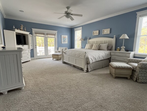 5 bedrooms, in-room safe, iron/ironing board, travel crib - Stunning, Family sized, fully furnished home with pool at Spinnaker's Reach. (Emerald Isle)
