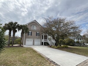 Exterior - Stunning, Family sized, fully furnished home with pool at Spinnaker's Reach. (Emerald Isle)
