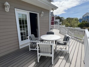 Outdoor dining - Stunning, Family sized, fully furnished home with pool at Spinnaker's Reach. (Emerald Isle)