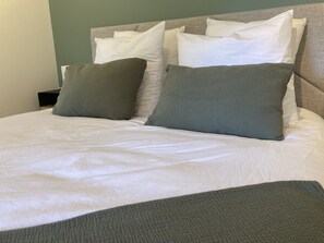 1 chambre, fer et planche à repasser, lit parapluie, Wi-Fi gratuit