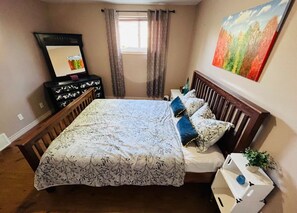 1 bedroom, iron/ironing board, WiFi, bed sheets - Spacious 1Bed 1Bath Guest Suit unit (Belle River)