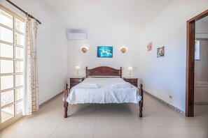 4 bedrooms, WiFi, bed sheets