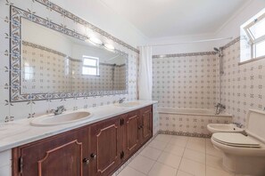 Shower, bidet, towels