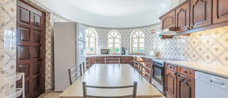 Refrigerador, microondas, horno, lavavajillas