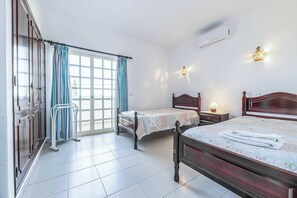 4 bedrooms, WiFi, bed sheets