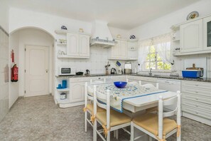 Fridge, microwave, oven, dishwasher - Villa Cerrinho - Three Bedroom Villa, Sleeps 6 (Albufeira)