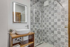 Shower, towels
