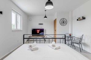 3 bedrooms, iron/ironing board, WiFi, bed sheets - Sweet Coral - Three Bedroom Villa, Sleeps 6 (Stupin Celine)