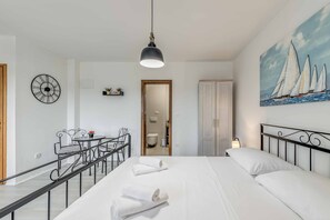 3 chambres, fer et planche à repasser, Wi-Fi, draps fournis