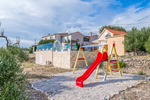 Children’s area - Sweet Coral - Three Bedroom Villa, Sleeps 6 (Stupin Celine)