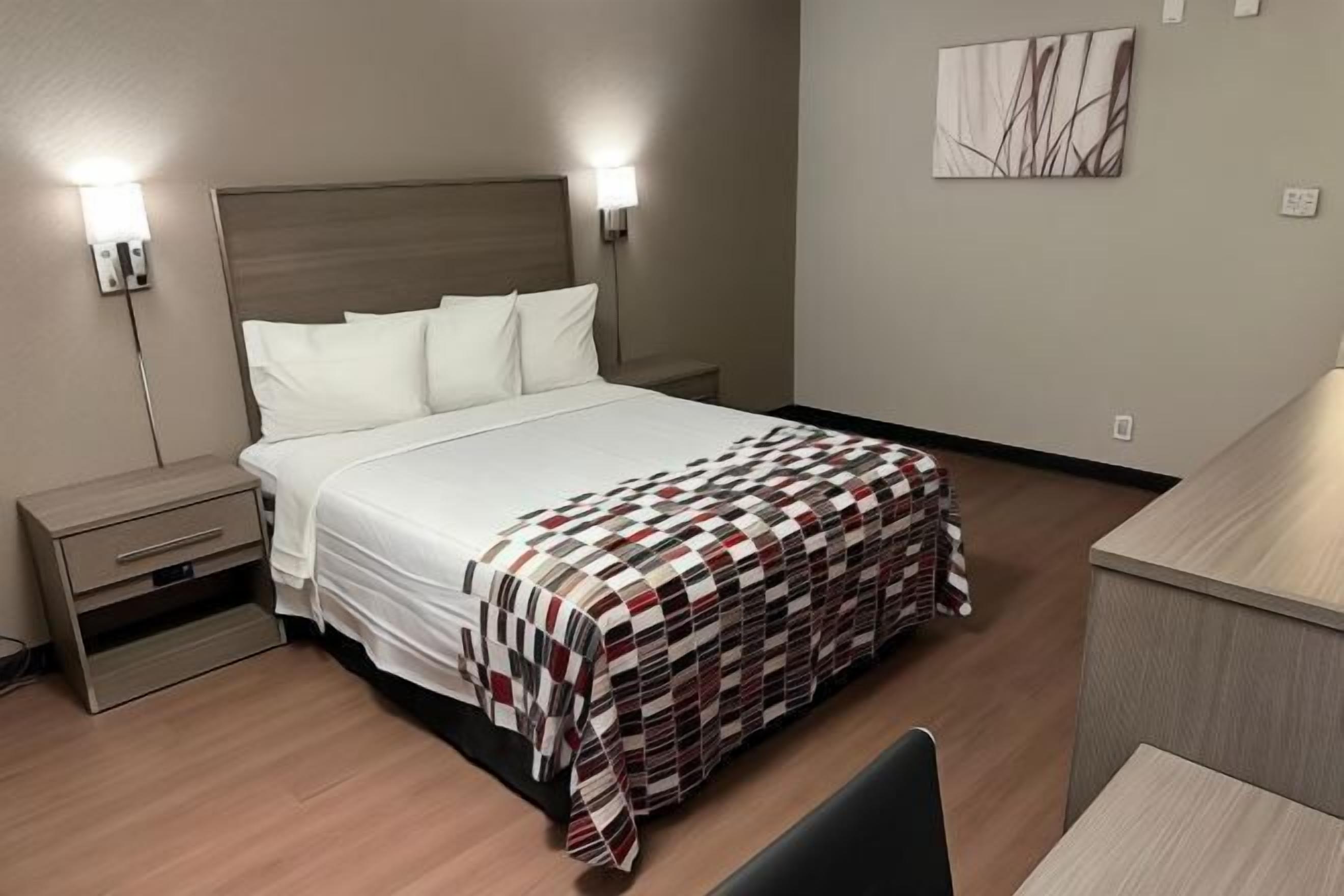 Escritorio, espacio para trabajar con laptop y wifi gratis 