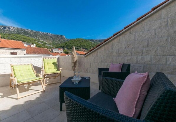 Apartment (Mate 1 - 130 m from sea - R2 Roza(2)) | Terrace/patio