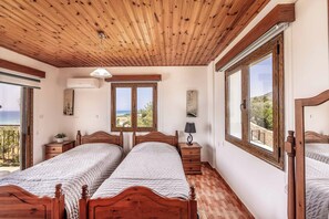 4 bedrooms, WiFi, bed sheets