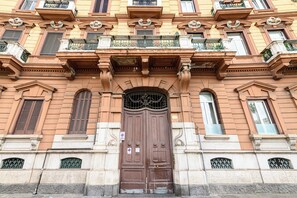 Exterior detail - Marina Rooms - Mirò - One Bedroom Guest House, Sleeps 2 (Naples)