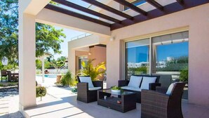 Terrace/patio - Sea Breeze Hideaway - Three Bedroom Villa, Sleeps 6 (Latchi)
