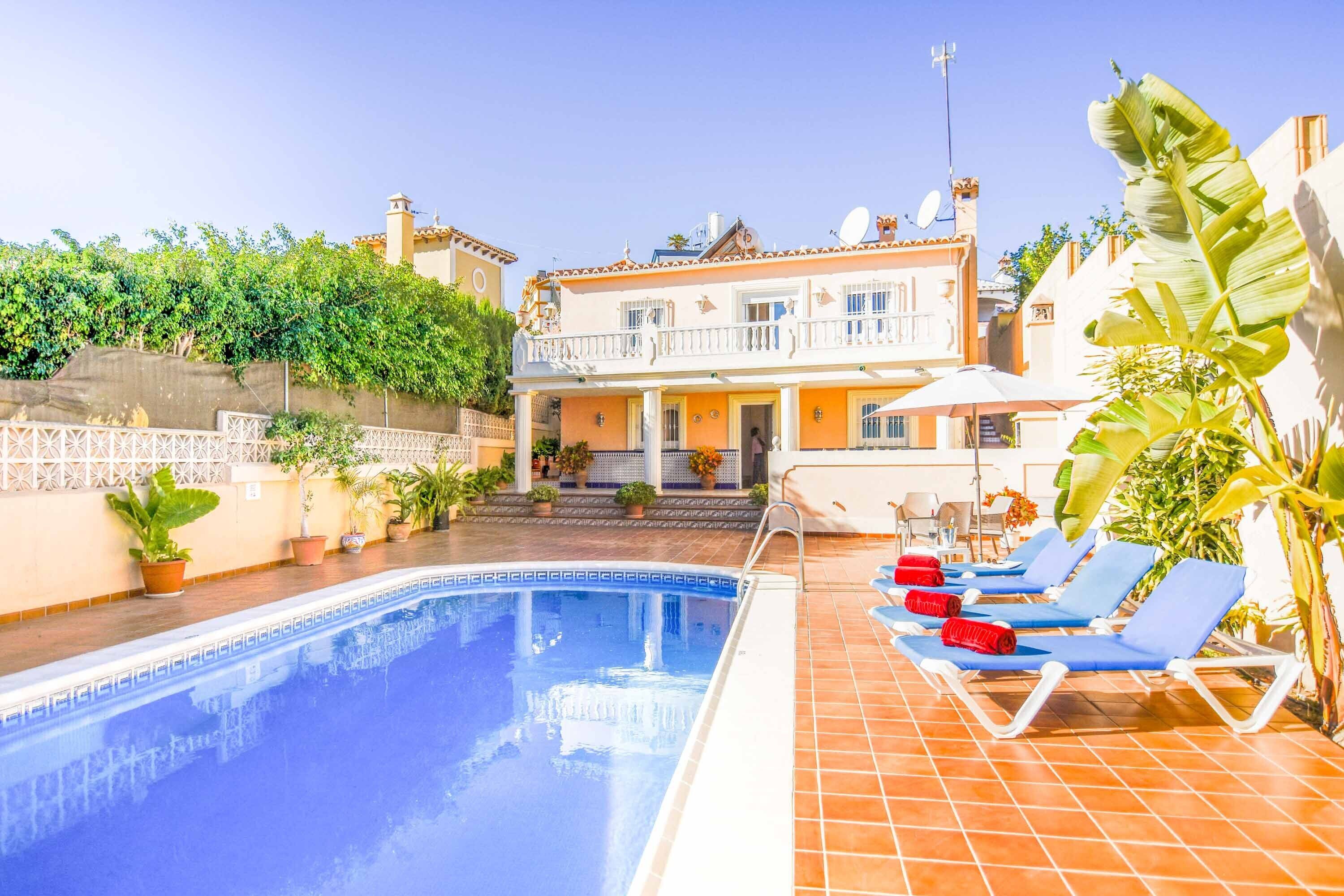 Lämmitetty uima-allas