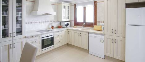 Frigorífic, microones, forn i rentaplats