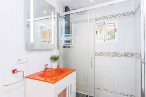 Shower, towels