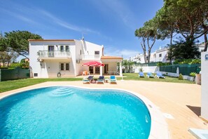 Pool - Villa Mendes - Three Bedroom Villa, Sleeps 6 (Algarve)