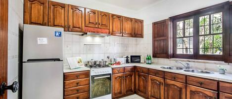 Réfrigérateur, micro-ondes, four, lave-vaisselle