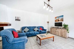 Living area - Villa Mendes - Three Bedroom Villa, Sleeps 6 (Algarve)