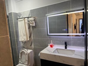 Doccia, soffione a pioggia, set di cortesia gratuito, bidet