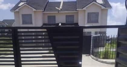 Cozy 4 bedroom Villa in a gated community Party Friendly on NBI namanga high