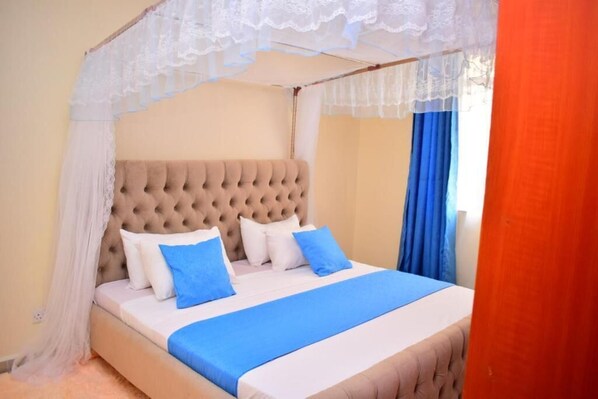 3 bedrooms, iron/ironing board, WiFi, bed sheets - Great house BnB near jkia! (Mlolongo)