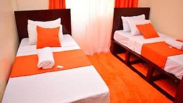 3 bedrooms, iron/ironing board, WiFi, bed sheets