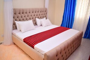 3 bedrooms, iron/ironing board, WiFi, bed sheets - Great house BnB near jkia! (Mlolongo)