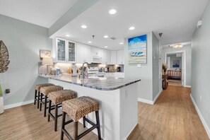 Refrigerador, microondas, parrilla de estufa y lavavajillas