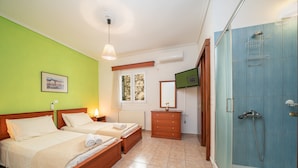 ลักซ์ชัวรี่อพาร์ทเมนท์, 3 ห้องนอน | เตียง Select Comfort, ตู้นิรภัยในห้องพัก, โต๊ะทำงาน, ห้องเก็บเสียง