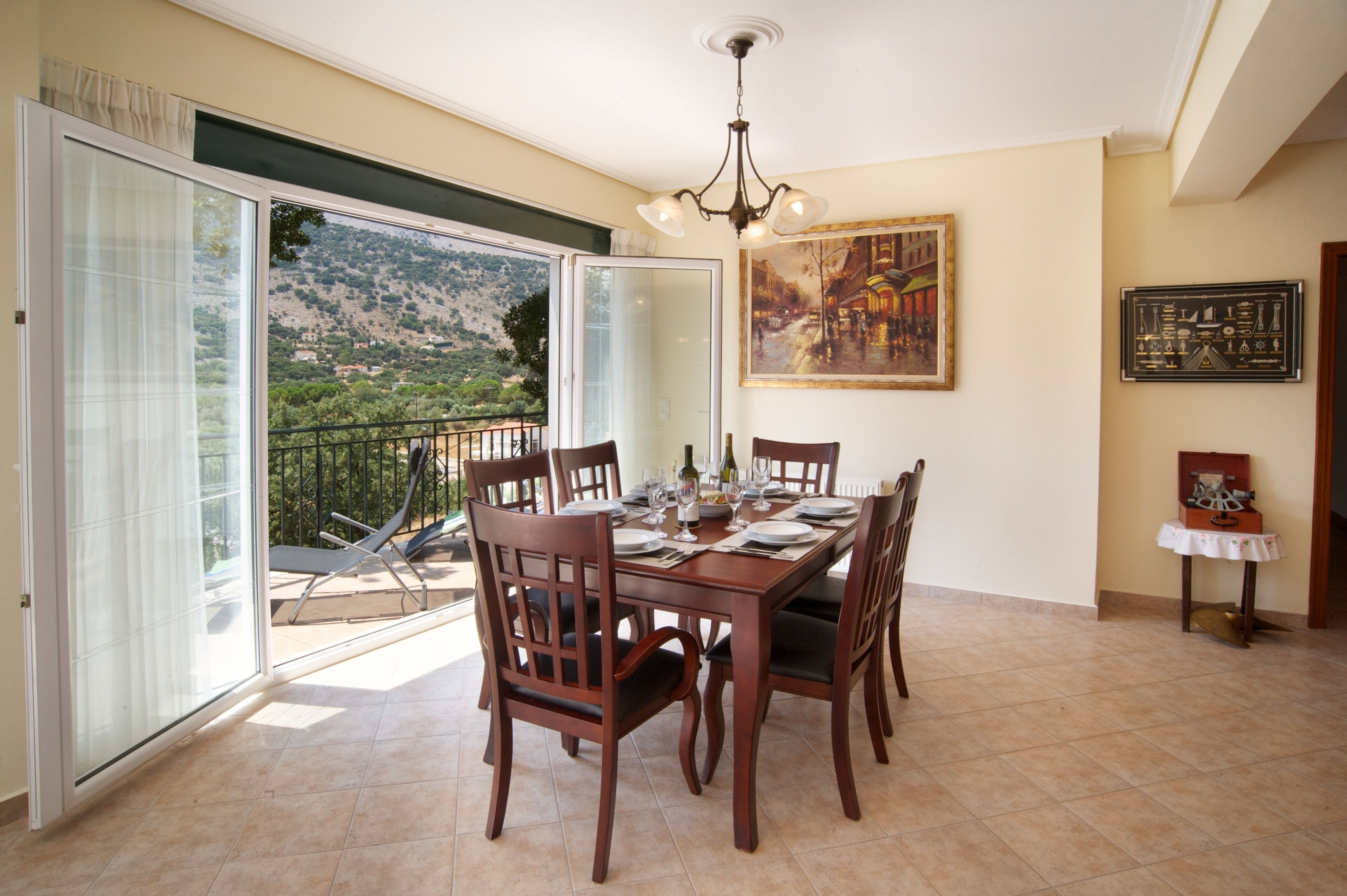 럭셔리 아파트, 침실 3개 | 거실 공간 | 평면 TV