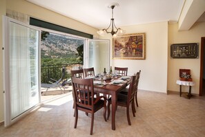 Luxury Apartment, 3 Bedrooms | Living area