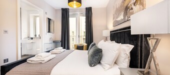 Stunning Townhouse XII - Cosy but spacious home from home stays, all in one.