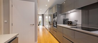 Stunning Townhouse XII - Cosy but spacious home from home stays, all in one.