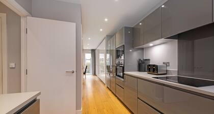 Stunning Townhouse XII - Cosy but spacious home from home stays, all in one.