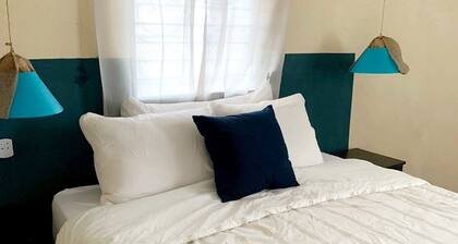 Family-sized home, at 2 minutes to the theme park, market, bar and restaurants.