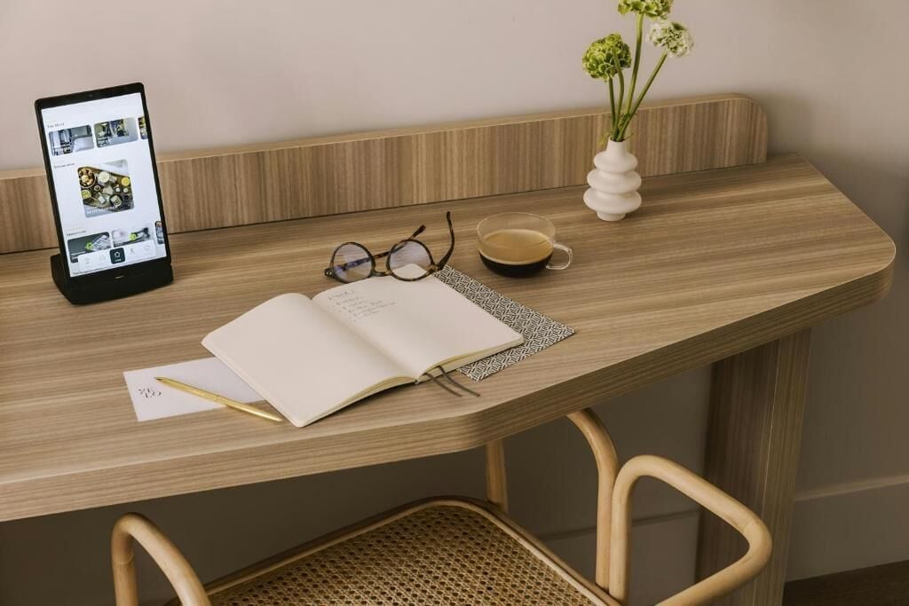 Caja de seguridad en la habitación y decoración personalizada 