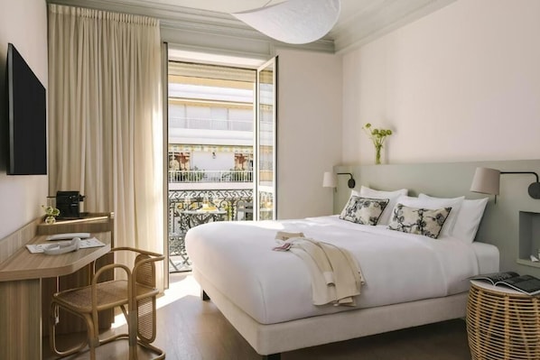 In-room safe, individually decorated, individually furnished, desk - Crisol Mozart (Nice)