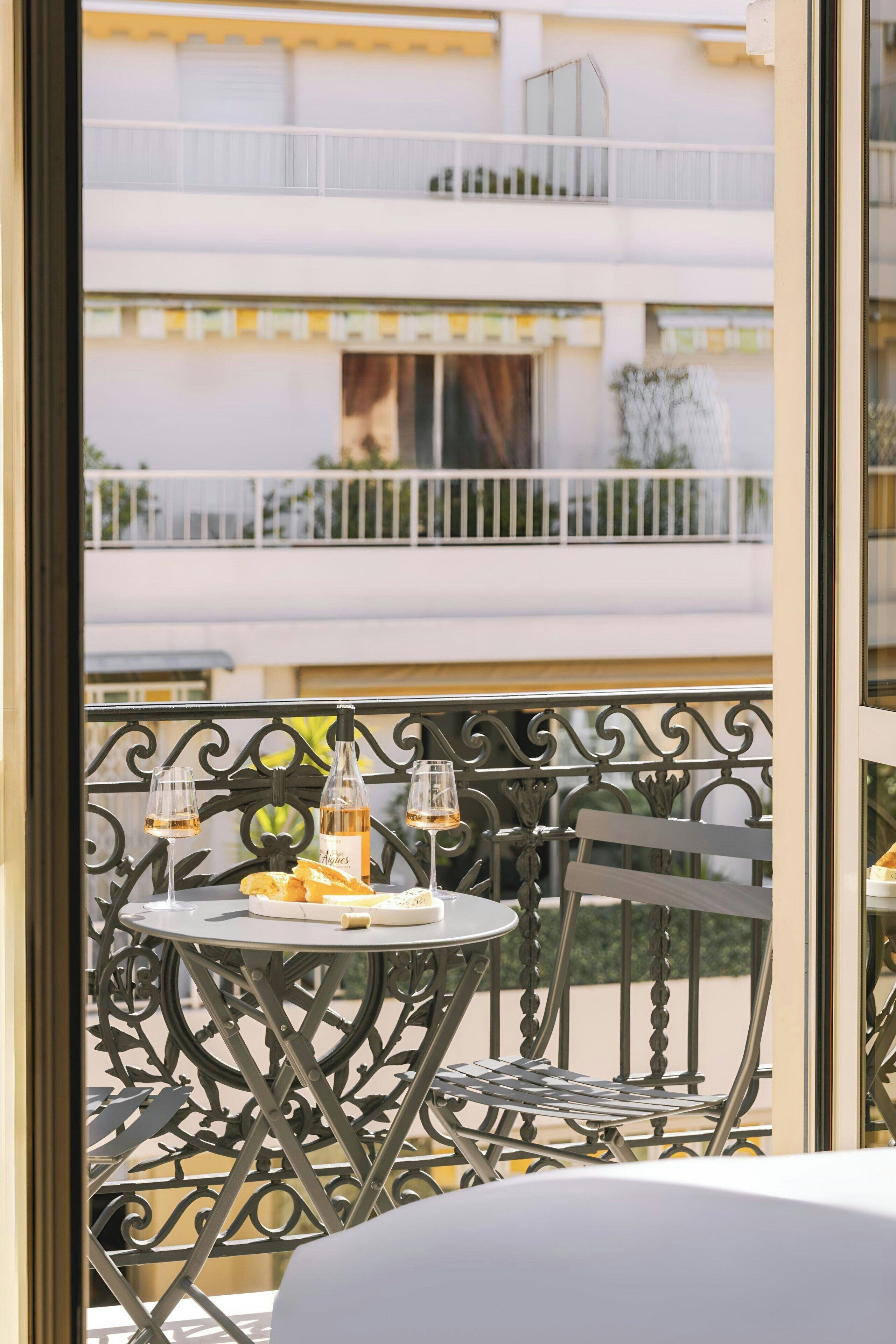 In-room safe, individually decorated, individually furnished, desk