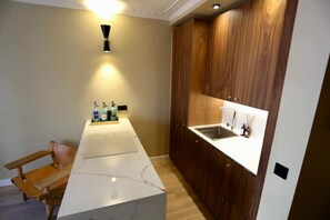 Réfrigérateur, four, plaque de cuisson, lave-vaisselle