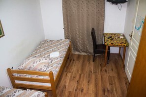 6 bedrooms, WiFi, bed sheets