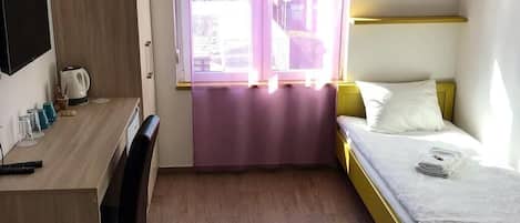 6 bedrooms, WiFi, bed sheets